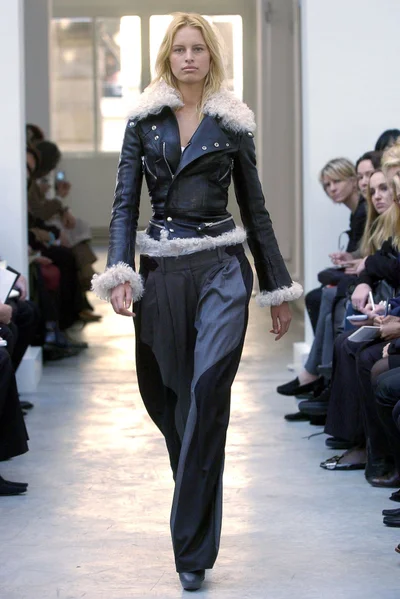Look 10